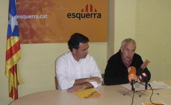 Lluís Argemía i Josep Maria Freixanet, a la roda de premsa que ha ofert ERC Osona, aquest dijous.