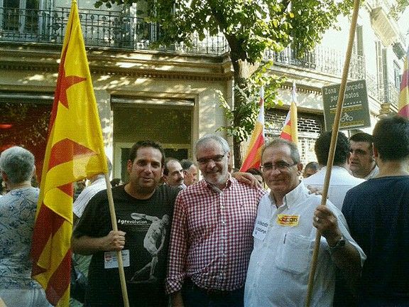 Cesc Poch, Joan Rovira i Miquel Sànchez, a la manifestació independentista d'aquest dimarts a Barcelona.