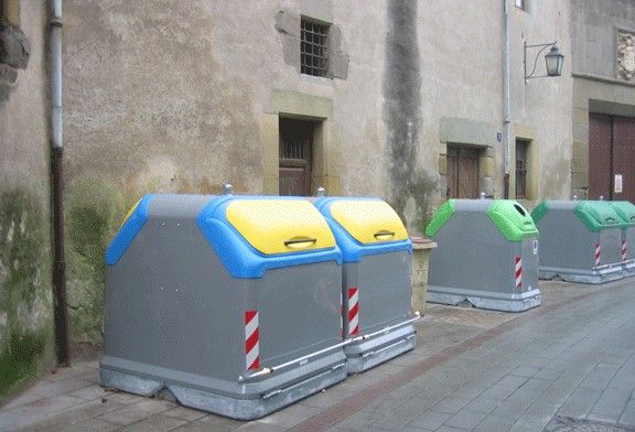 Els nous contenidors ja estan instal·lats als carrers de Torelló.
