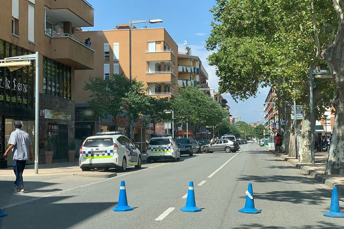 Els cotxes accidentats al passeig de la Generalitat de Vic