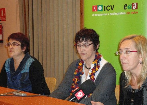 De dreta a esquerra, a l'acte de presentació de la candidata d'ICV: Montse Ayats, Roser Mas i Bet Font