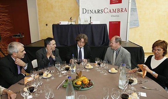 La taula presidencial, amb Josep Pujadas, Fernández Seijo, Joan Roca i Lurdes Baulenas.