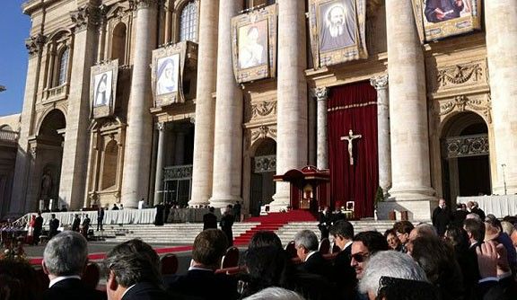 L'acte solemne a Roma a congregats milers de peregrins d'arreu del món.