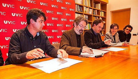 La signatura ha anat a càrrec de Jordi Montaña, rector de la UVic, Lluís Verdaguer, alcalde de Taradell, i Josep Presseguer, president de l’Associació de Tonis del mateix municipi.
