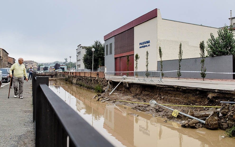 El mur del canal industrial de Manlleu esfondrat després de les tempestes del 5 de setembre