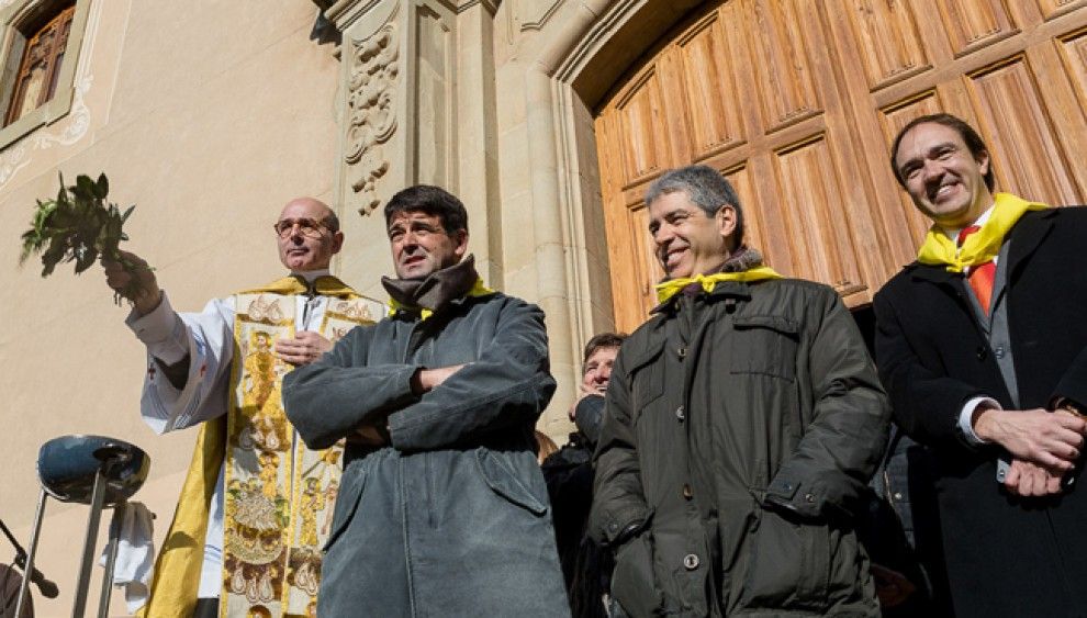 Francesc Homs i l'alcalde de Taradell, Lluís Verdaguer, durant la benedicció