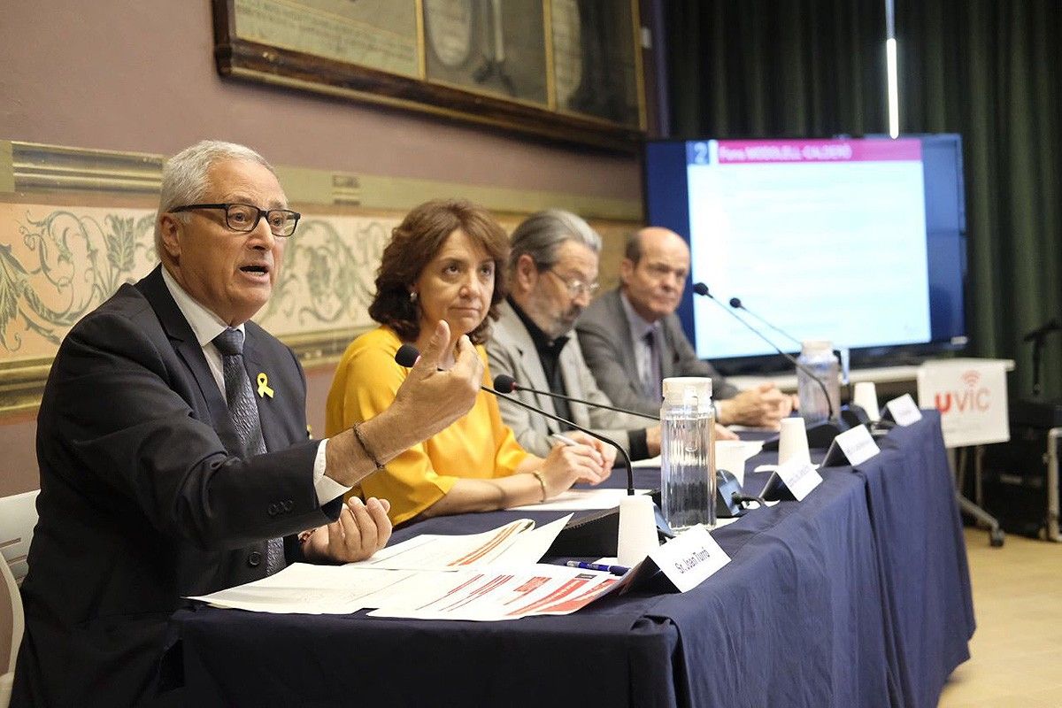 Joan Turró, Anna Erra, Jordi Montaña i Oriol Guixà, durant la roda de premsa de presentació.