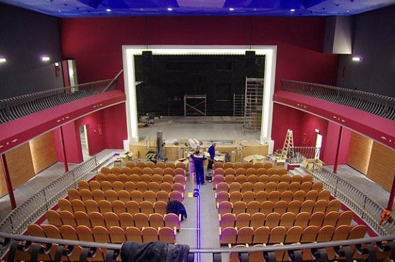 El Teatre Eliseu de Roda de Ter, en obres, abans d'inaugurar-se