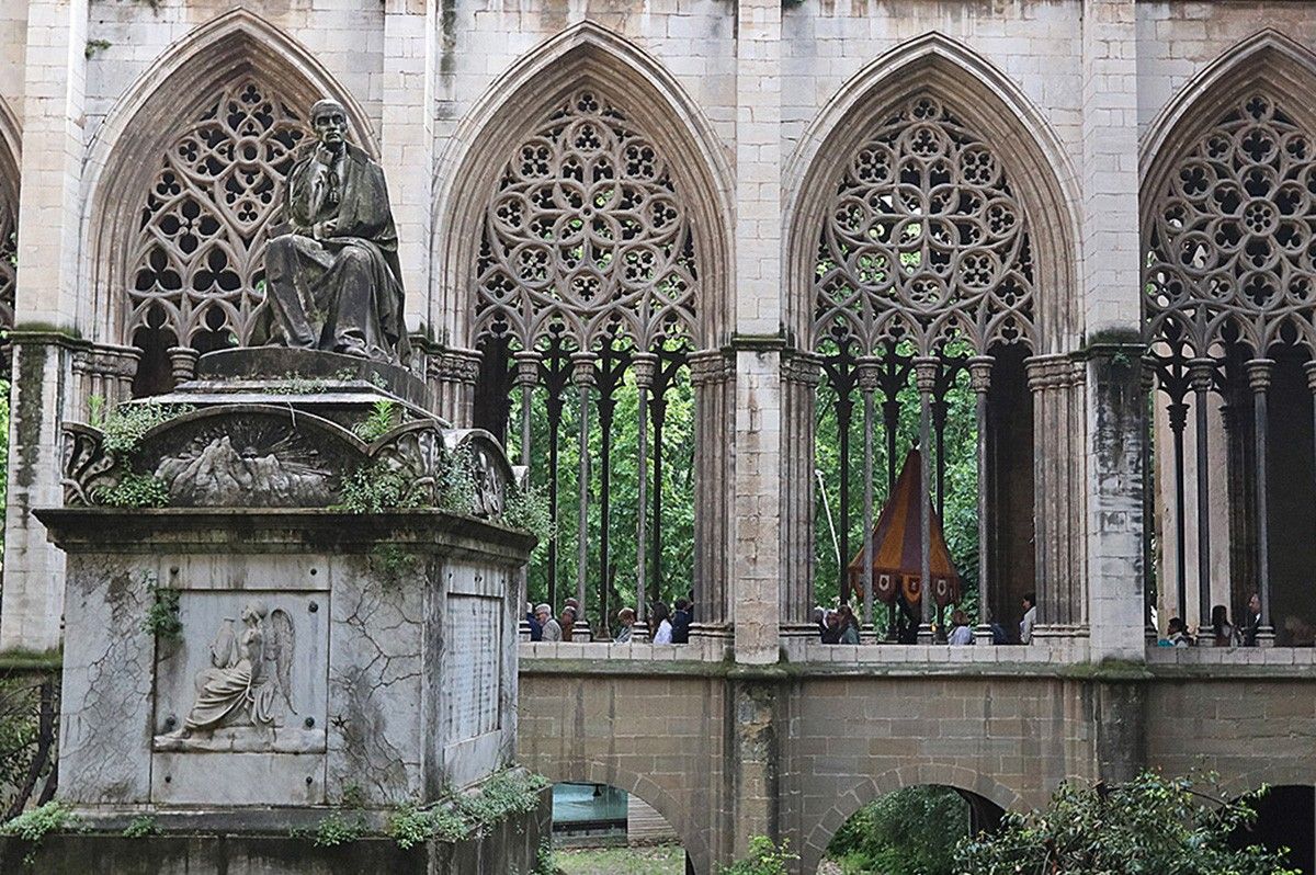 A causa e la pluja, la processó es va fer per dins la catedral