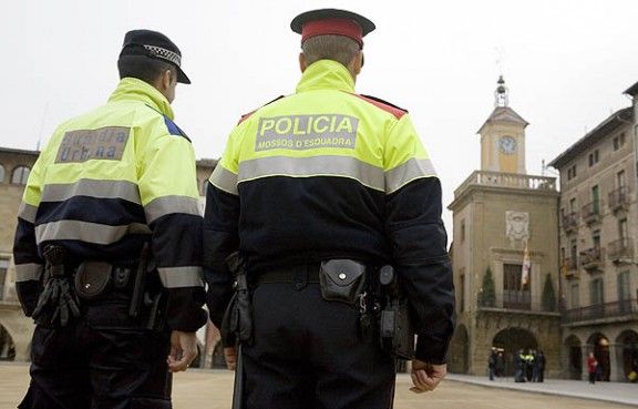 Agents dels Mossos d'Esquadra i la Policia Local de Vic en una imatge d'arxiu