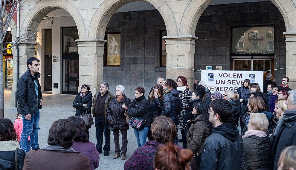 Concentració a Manlleu en protesta per la gestió de l'operatiu del rescat de les Llosses