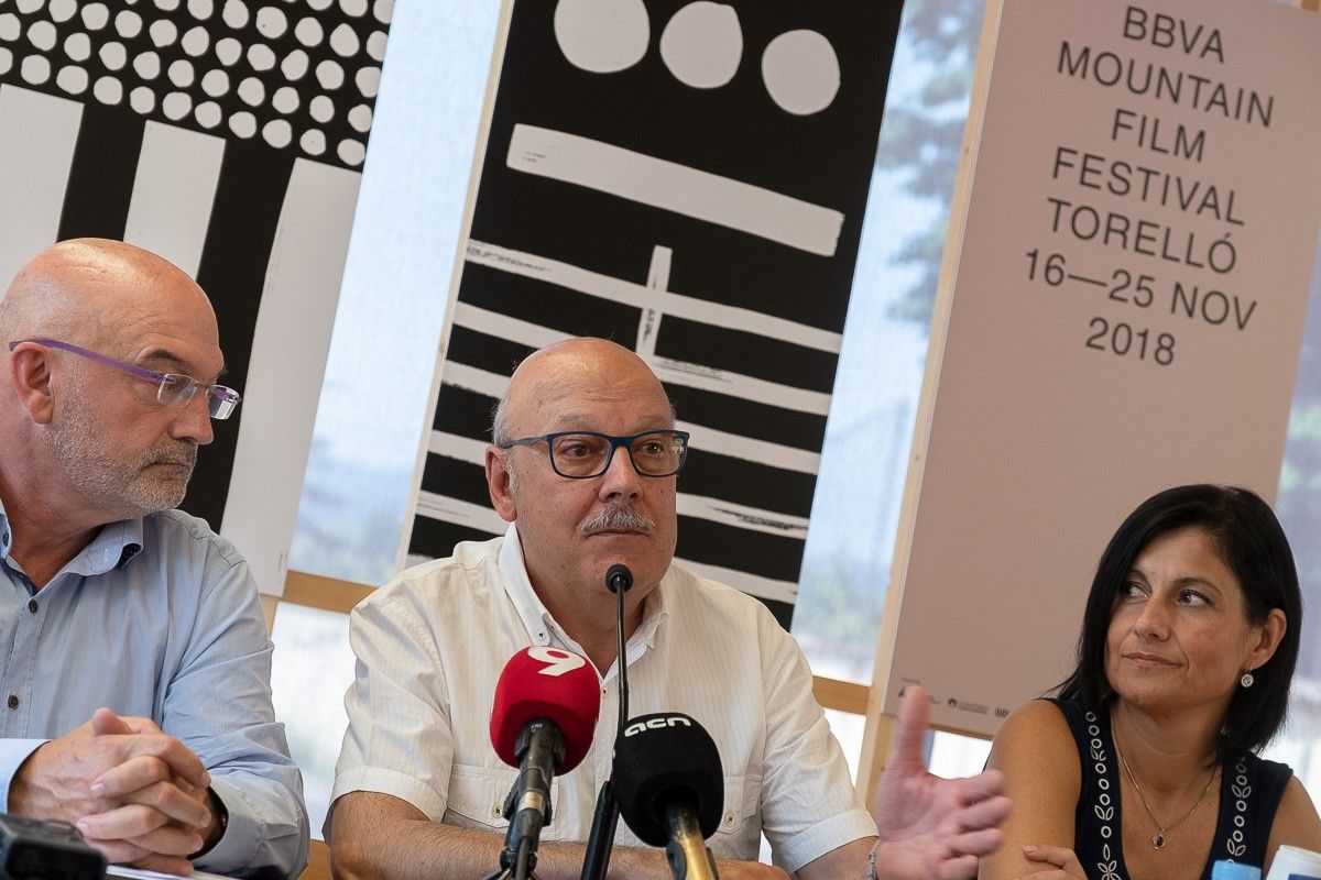 Manel Romans, de l'Ajuntament de Torelló; Joan Salarich, director del festival; i Belén Latorre, de la Fundació Antigues Caixes Catalanes 