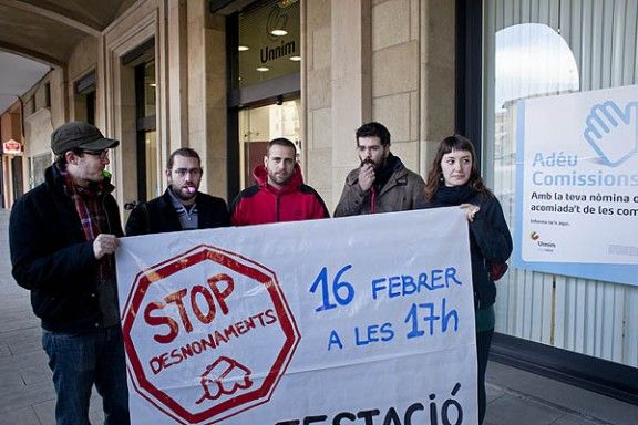 Concentració en solidaritat amb els membres del PAH desallotjats ahir a Sabadell.