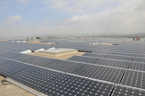El sostre solar ocupa gairebé 15.000 m2 i la producció d'energia anual és de més de 2.000.000 kWh