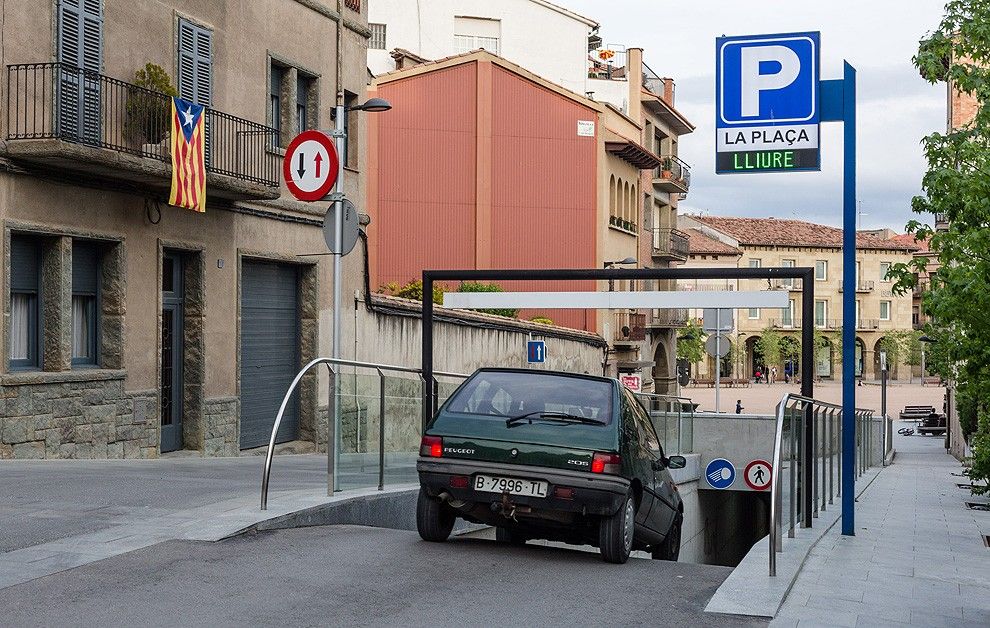Un cotxe, entrant a l'aparcament de la plaça Fra Bernadí, la setmana passada