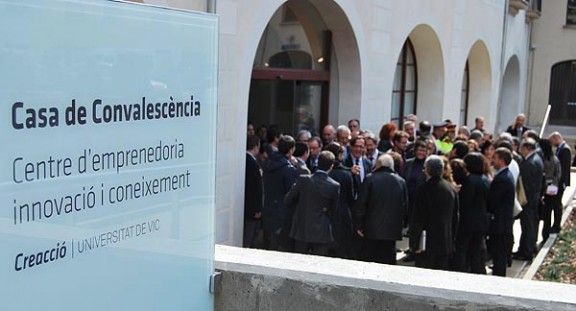 La inauguració de la Casa Convelescència ha comptat amb uns 200 convidats.