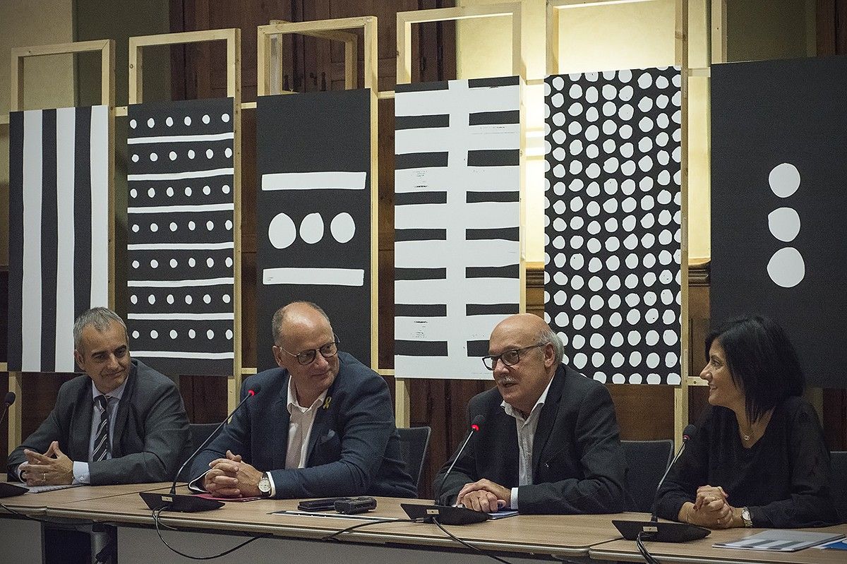 Jaume Freixas, Santi Vivet, Joan Salarich i Belén Latorre, durant la roda de premsa de presentació a Torelló..