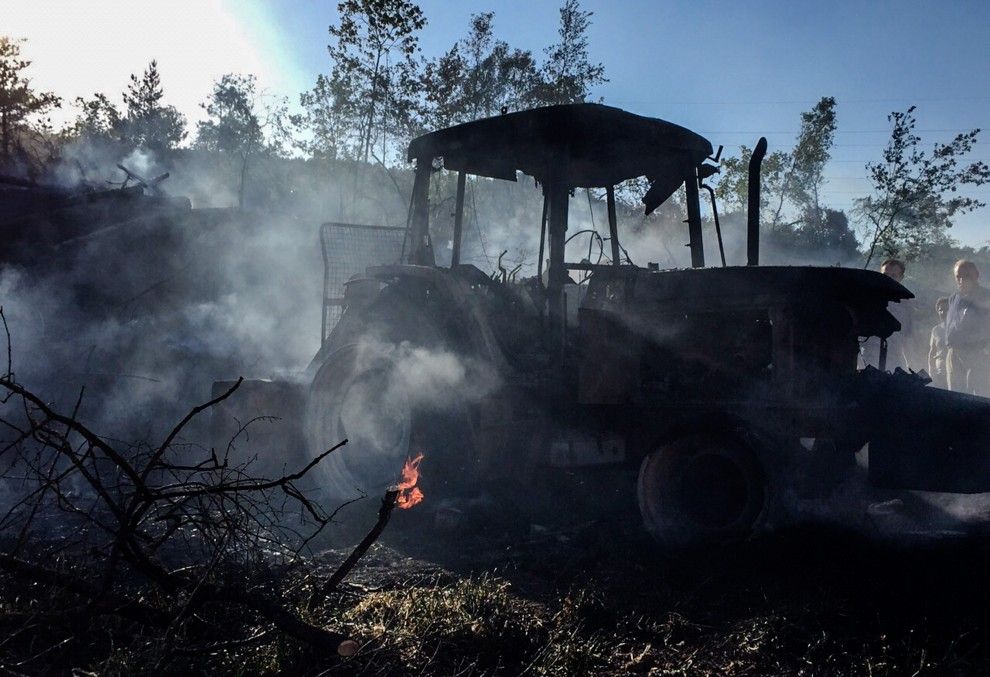 Un tractor s'incendia en una zona forestal de Santa Eulàlia