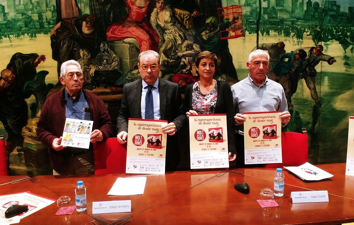 Ricard Pla, Josep Arimany, Gala Cortel i Josep Masnou, durant la roda de premsa de la 10a Marató de Donació de Sang a Vic.