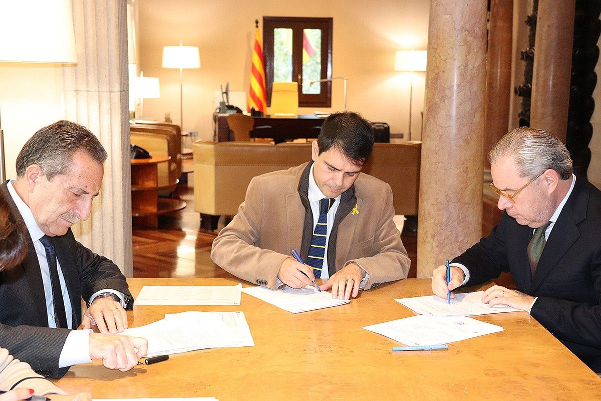 Marc Castells i Josep Arimany, signant el crèdit.