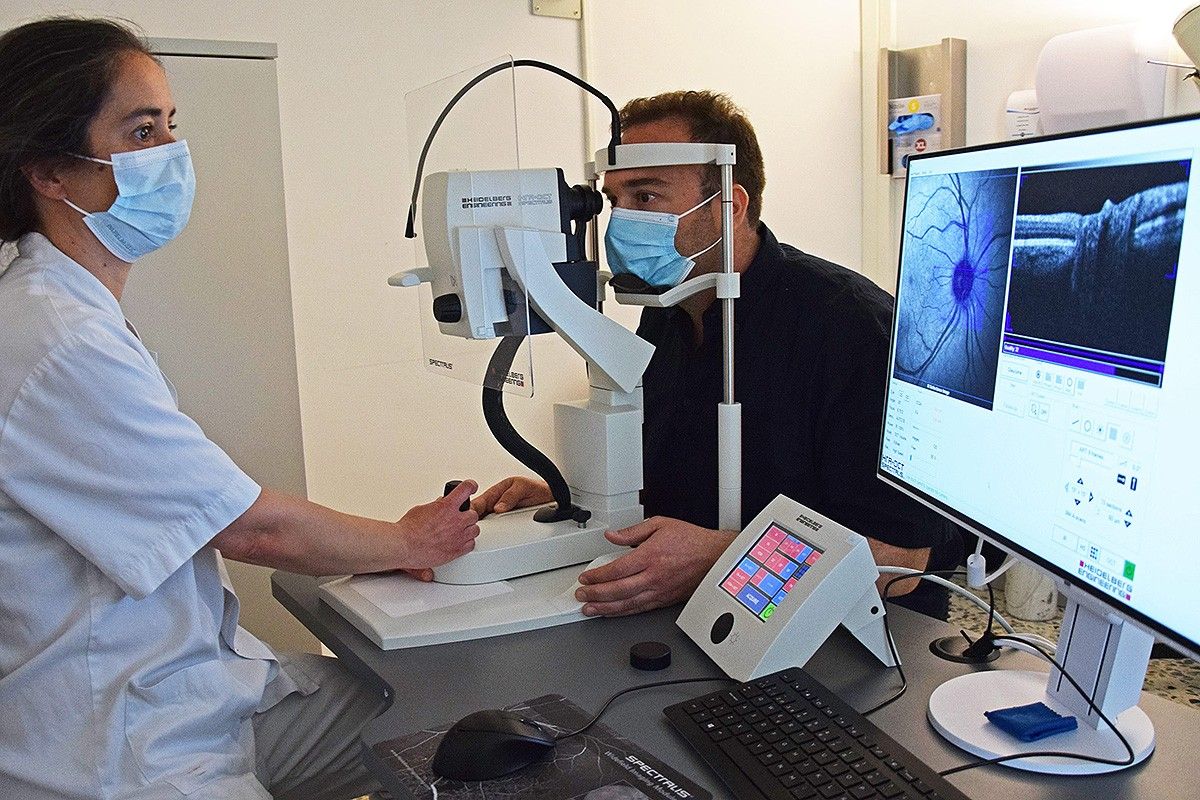 El nou equip en funcionament per al diagnòstic de patologies de l’ull.