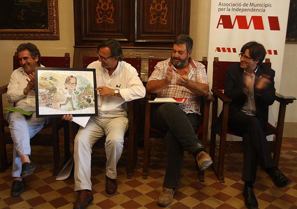 La directiva de l'AMI ha homenatjat Josep Maria Vila d'Abadal