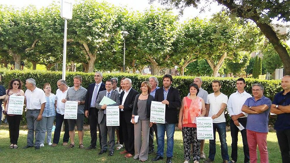 Meritxell Borràs amb els alcaldes del Lluçanès, als jardins de l'Ajuntament de Prats