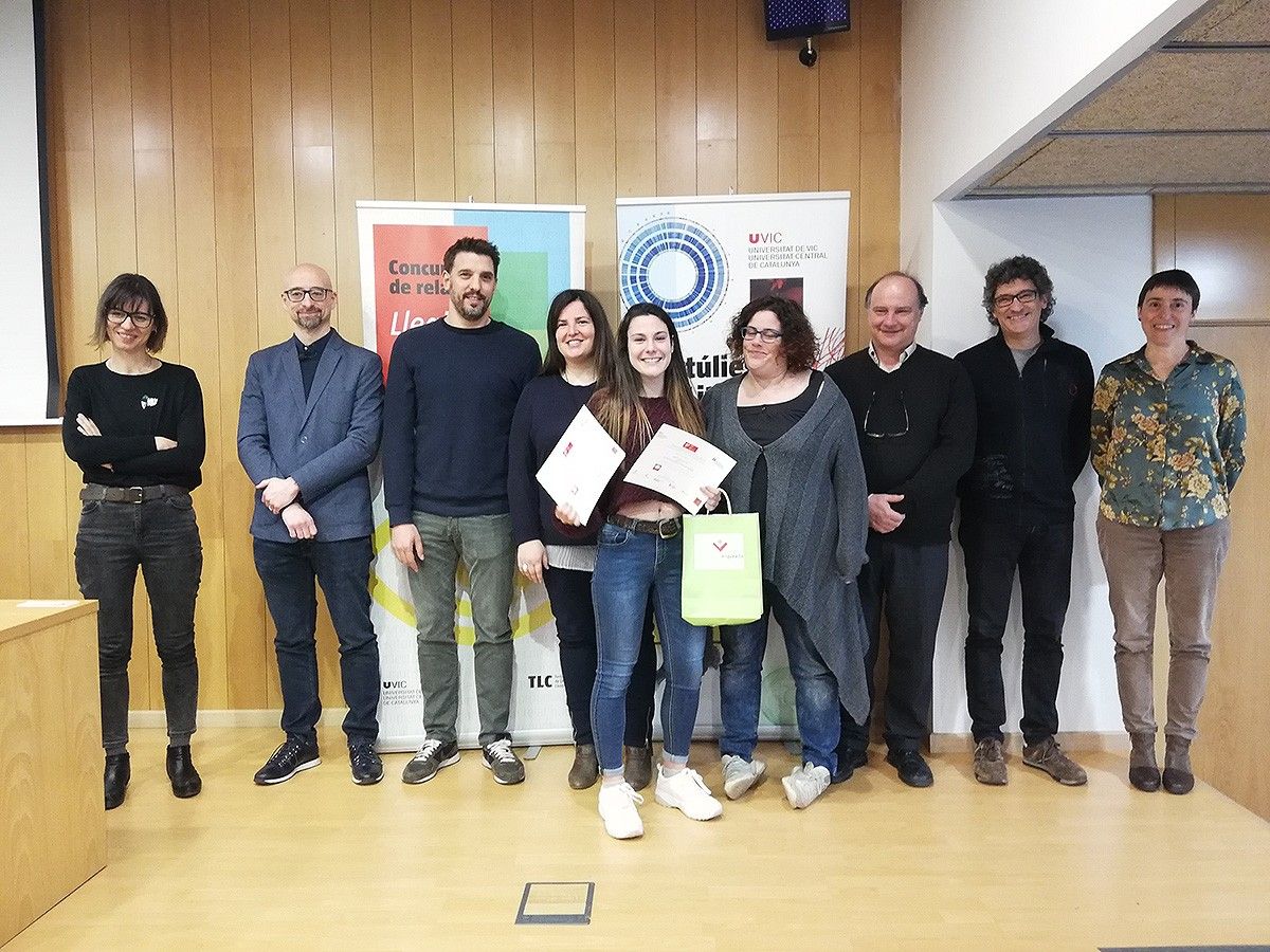 Jana Cocera recull el premi Llegim Ciència de 3r d'ESO en la modalitat Ramon y Cajal.