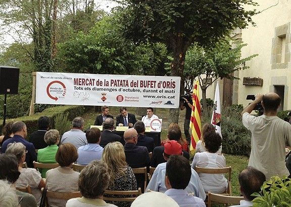 El conseller Josep M. Pelegrí va assistir dijous a la presentació del Mercat, a la plaça de la Rectoria.