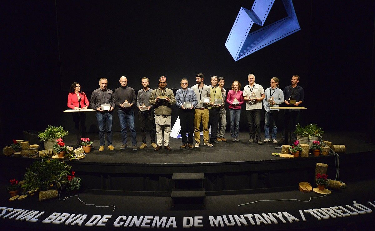 Foto de família dels guanyadors del Festival BBVA de Cinema de Muntanya 2015