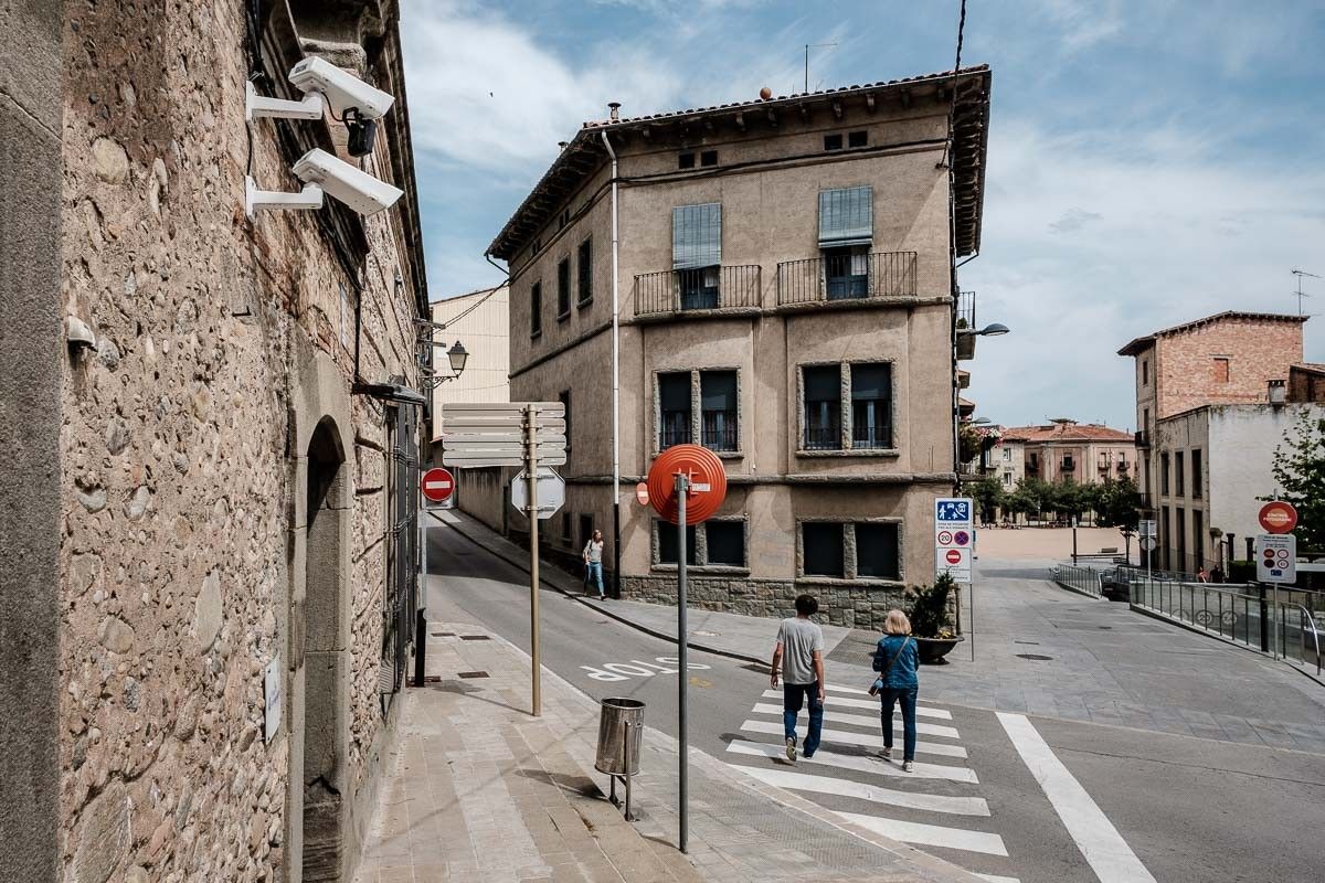 Les càmeres de videovigilància són a l’entrada de la plaça Fra Bernadí pel carrer Mossèn Guardiet. 