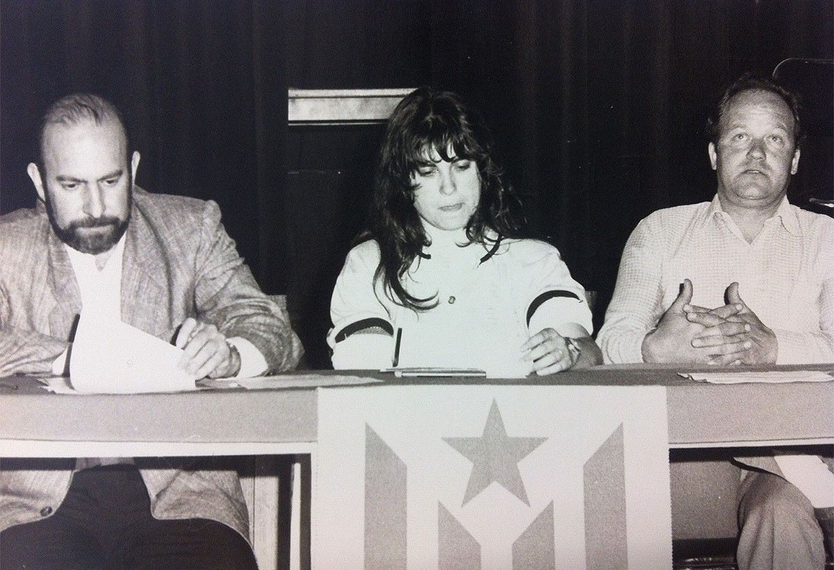 Albert Sans, a la dreta, amb Josep Guia i Montserrat Bascompte en un acte de Catalunya Lliure a Vic, el 1989.