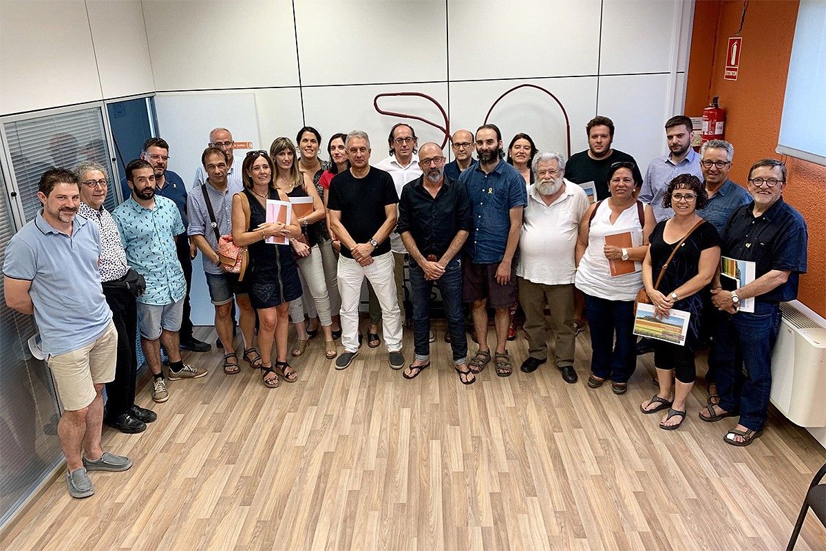 Ferran Teixidó, al mig, amb els altres representants de la institució supramunicipal.