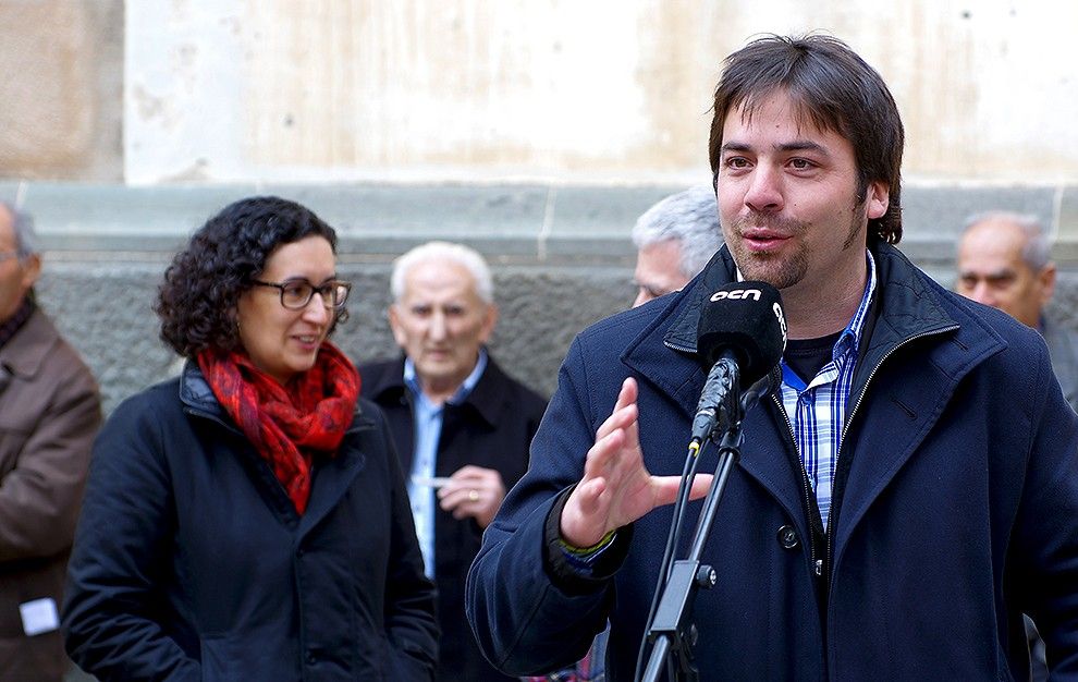 Isaac Peraire, en la presentació de la seva candidatura a les municipals a Prats, amb Marta Rovira.