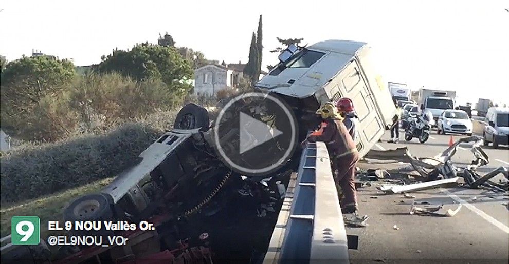 Vídeo de l'accident d'un camió a Canovelles