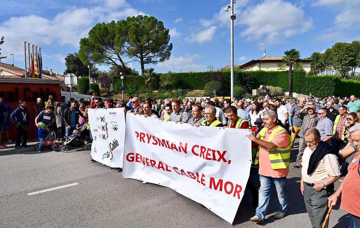 Manifestació a Manlleu dels treballadors de Prysmian pel tancament de General Cable.