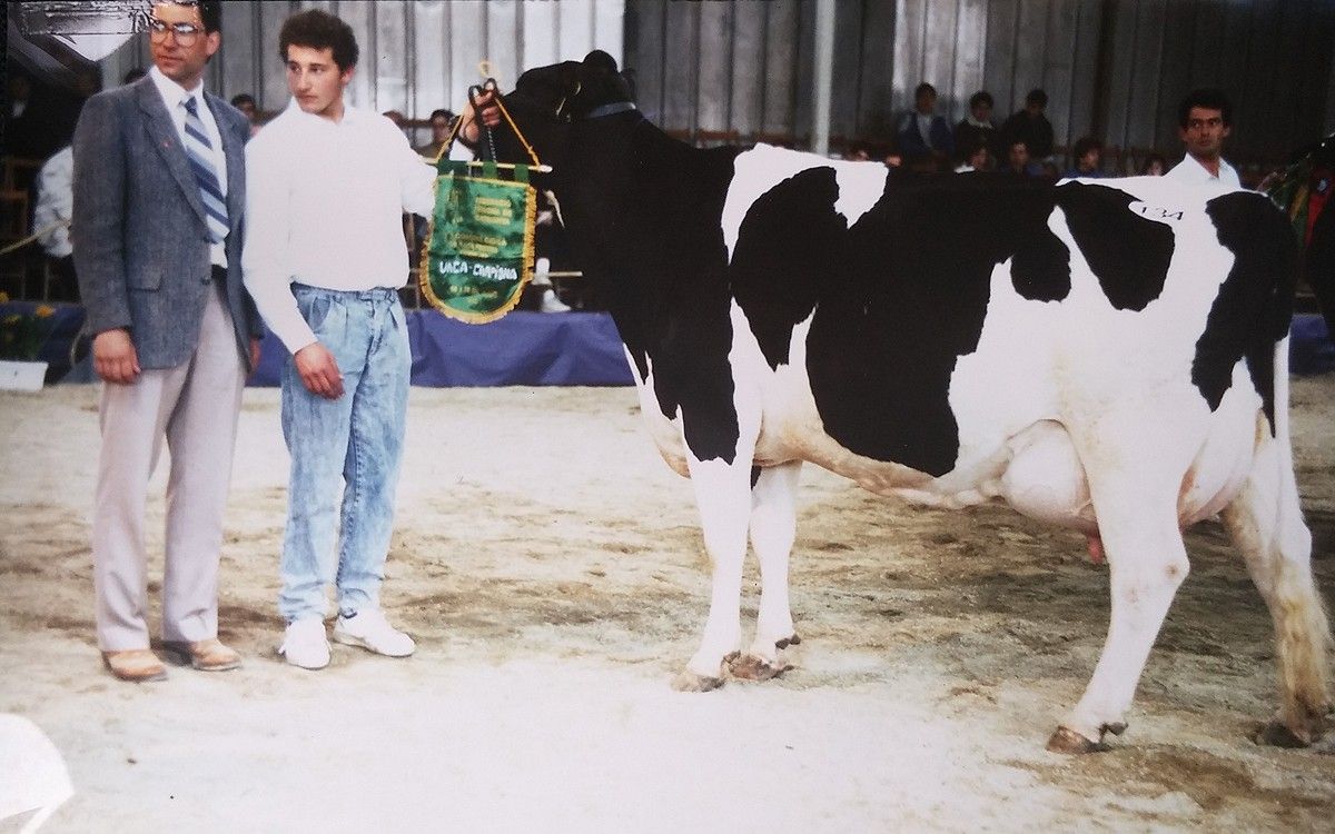 Dòniga, el 1989 al Mercat del Ram, amb la vaca guanyadora