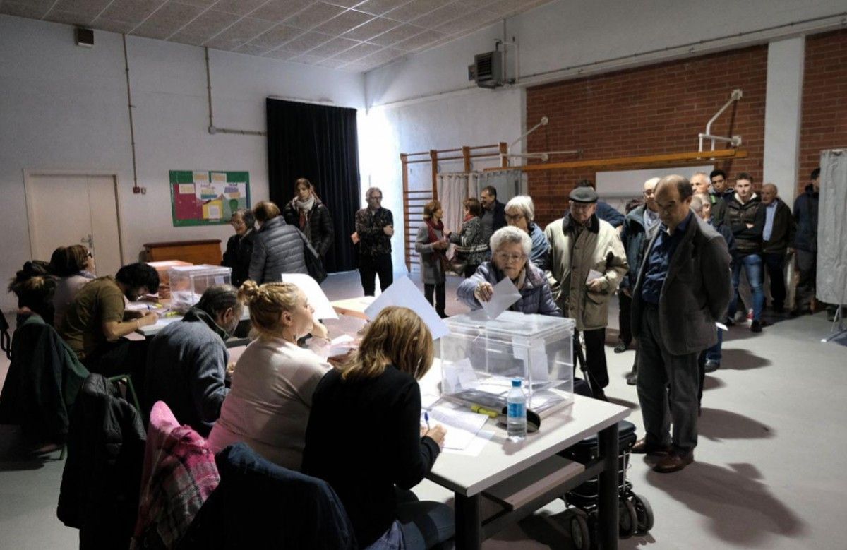 El col·legi electoral Pompeu Fabra a Manlleu, on ha pujat la participació respecte el 28-A