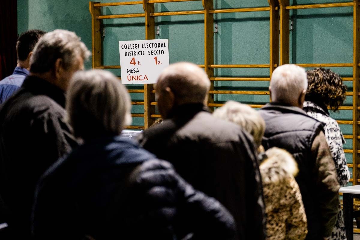 Col·legi electoral Pompeu Fabra a Manlleu, diumenge al matí
