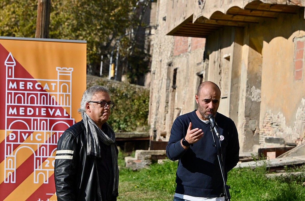 Pep Simón i Titi Roca, durant la roda de premsa de presentació del 24è Mercat Medieval de Vic.