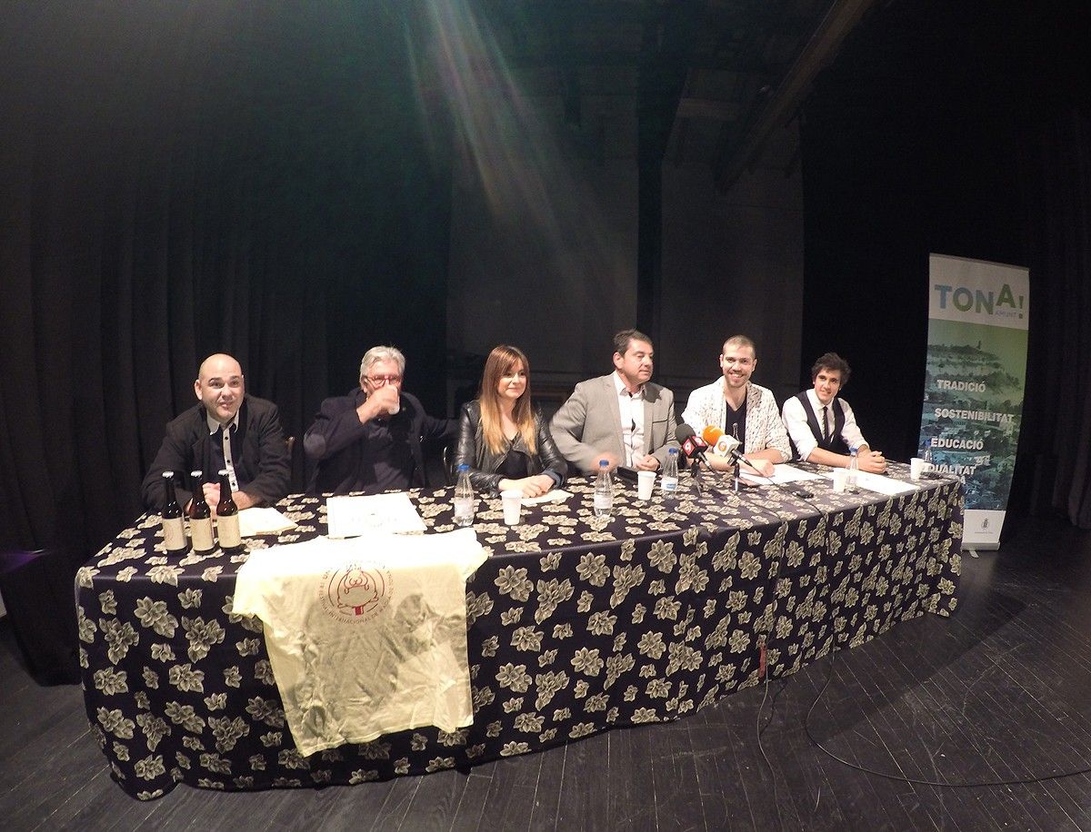 Presentació del festival, amb l'alcalde Josep Salom i el Màgic Andreu