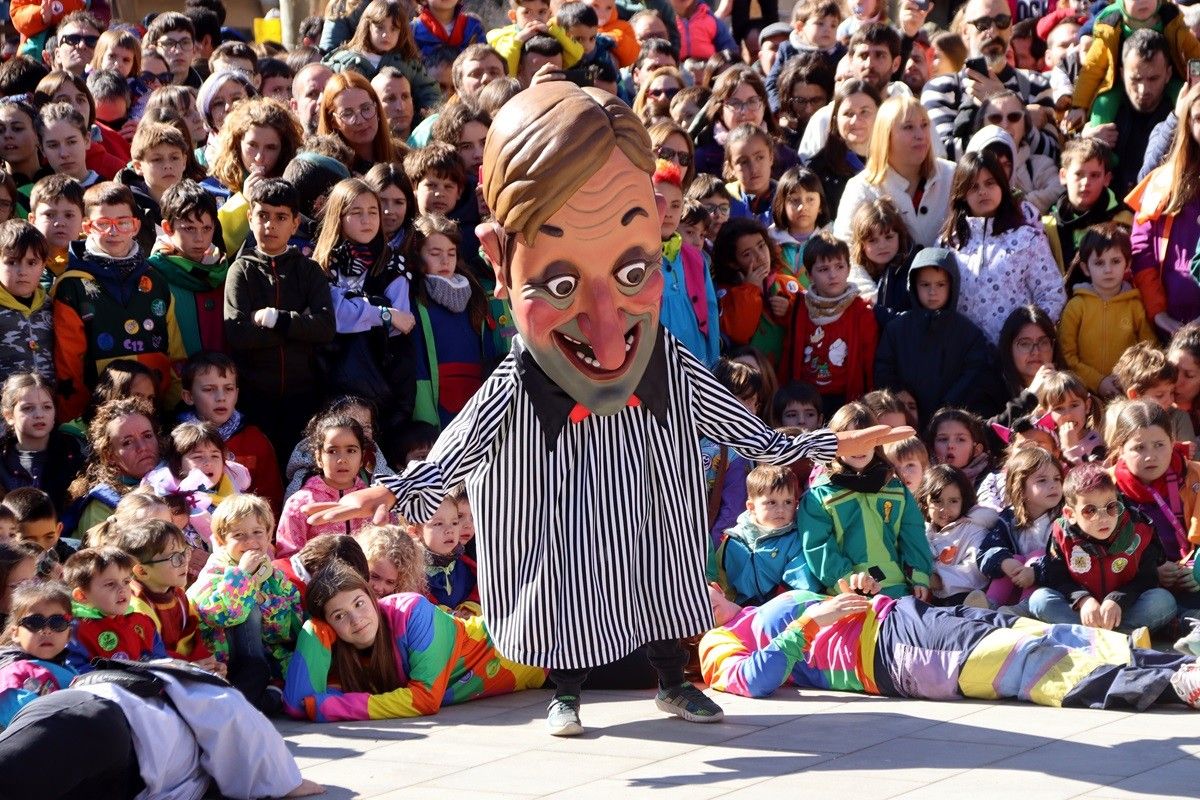 Centenars de nens i nenes  han sortit al carrer per participar al Carnaval infantil de Solsona
