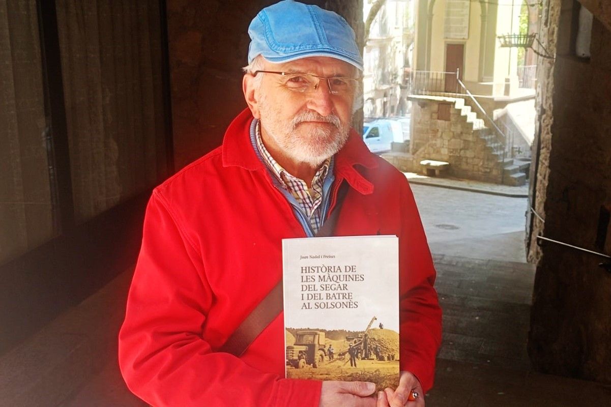 L'autor, Joan Nadal, amb la publicació