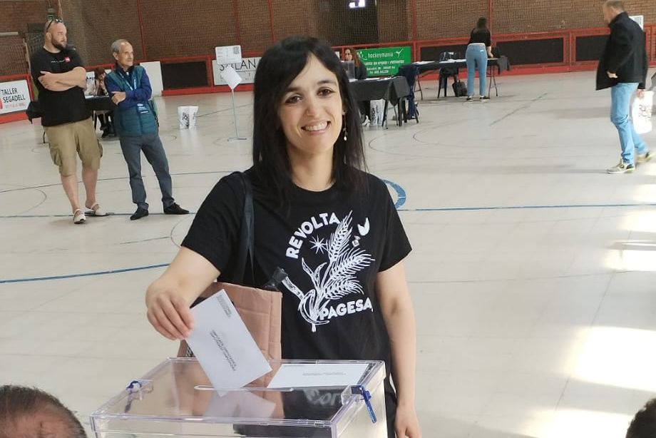 La líder d'Aliança Catalana, Silvia Orriols votant