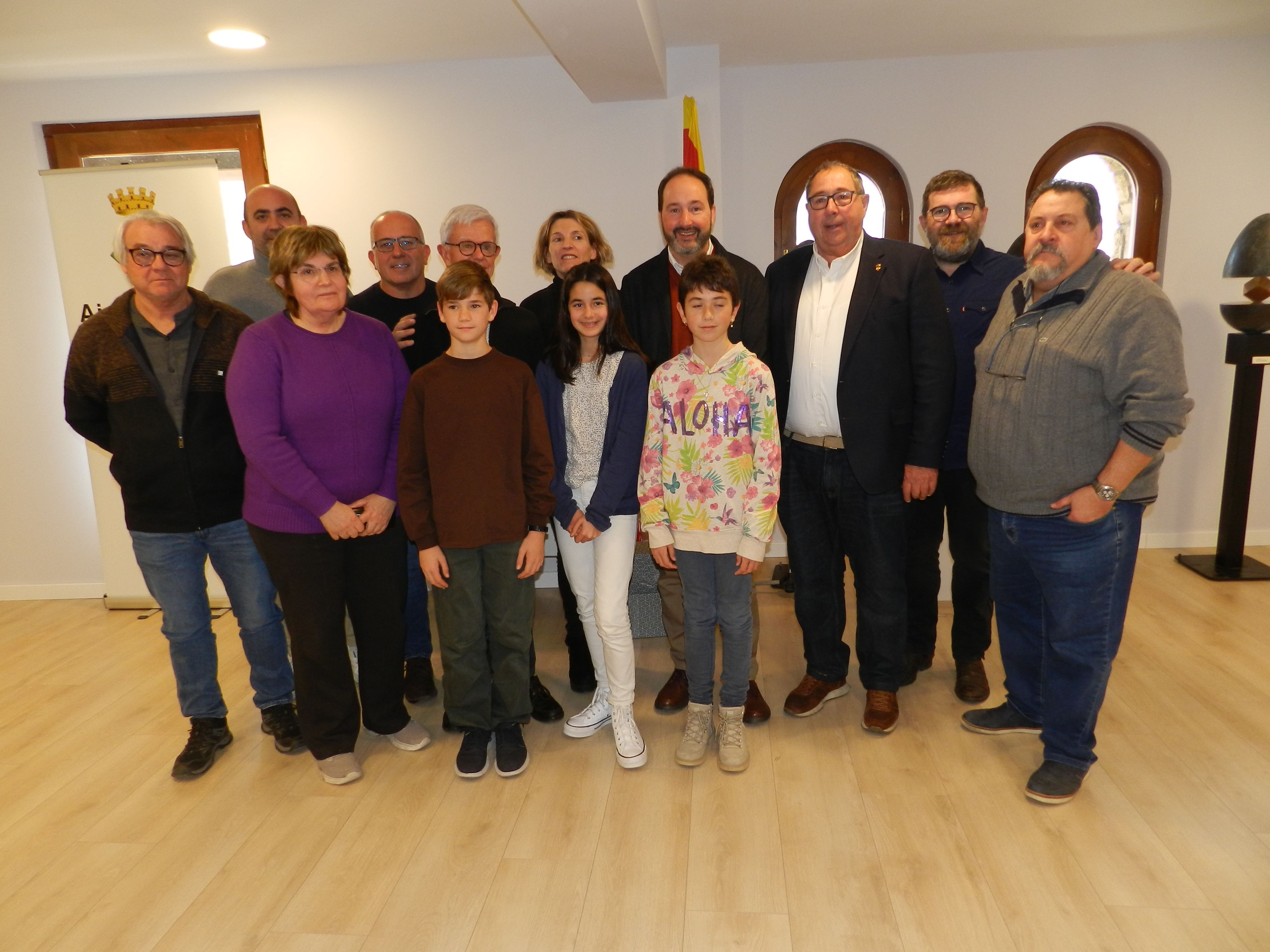 Foto de grup dels premiats amb el jurat