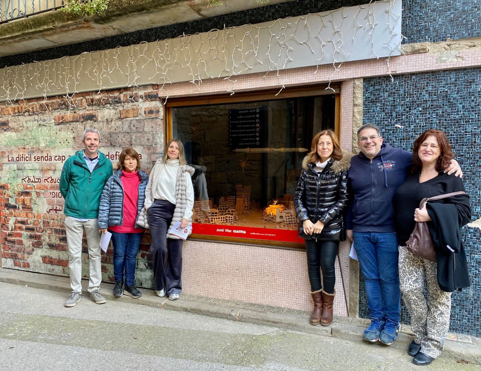 Foto dels guardonats amb el regidor i la directora de l’Adlsolcar