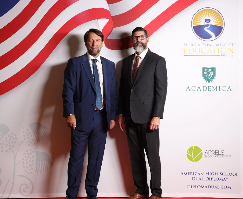 El Ministre d'Educació de La Florida, Mr. Manny Díaz Jr., en la recepció previa a la graduació Class of 2024 i el president d'Academica a España, D. José Luis Martínez