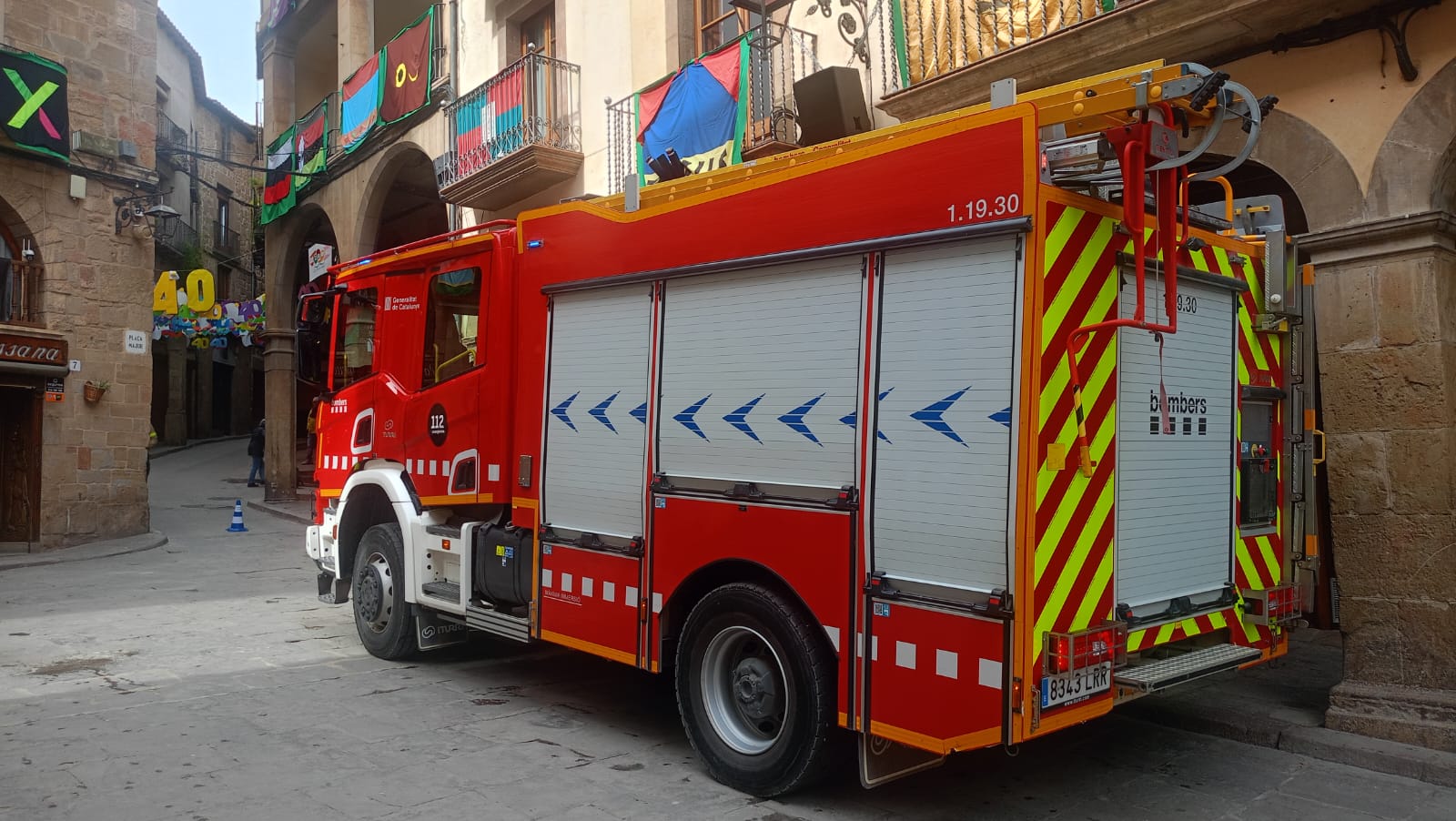 El camió de bombers a la Plaça Major de Solsona