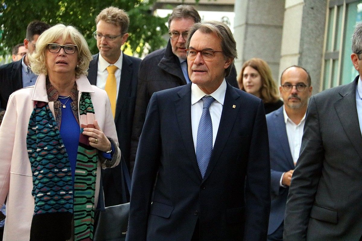 L'expresident Artur Mas i els exconsellers Ortega, Homs i Rigau arriben al Tribunal de Comptes de Madrid a declarar pel 9-N.