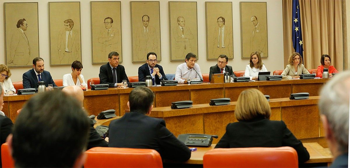 Reunió del grup parlamentari del PSOE amb el president de la gestora